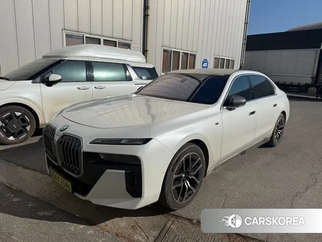 BMW 7 Series (G70) 2024 Белый из Кореи, фото 2