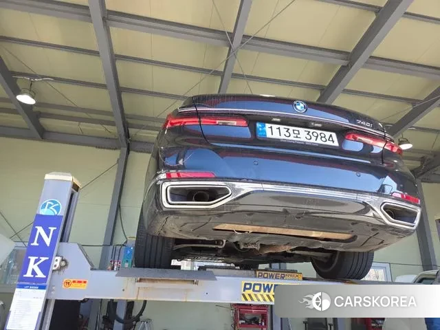 BMW 7 Series (G11) 2022 Черный из Кореи, фото 2