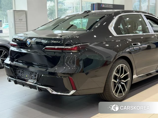 BMW 7 Series (G70) 2026 Черный из Кореи, фото 2
