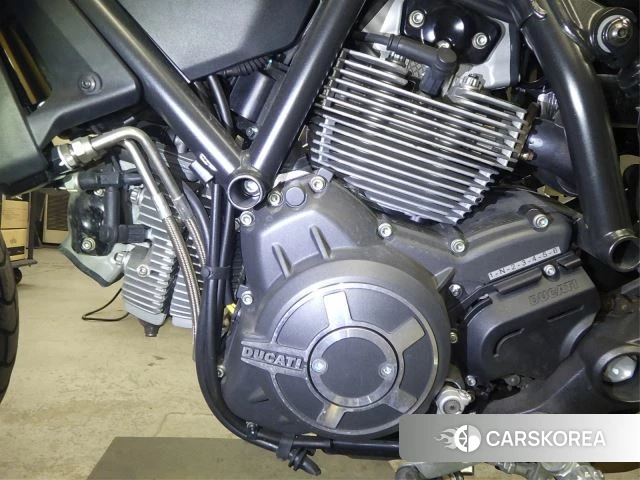 Engine photo