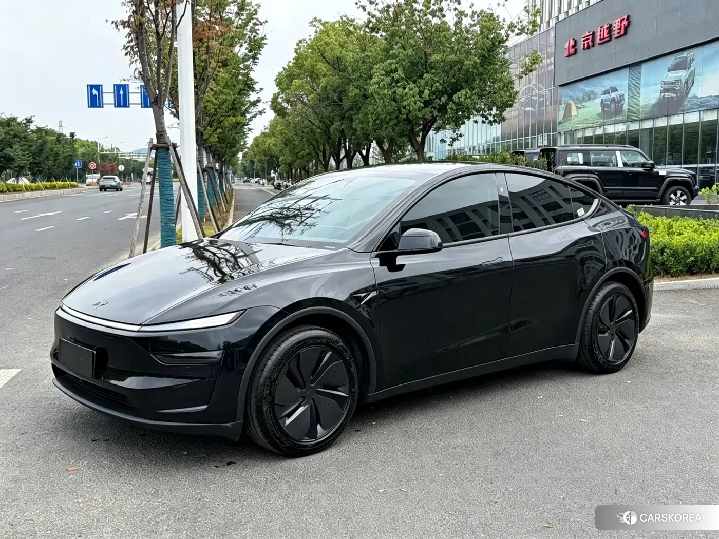 Tesla Model Y 2025 Черный из Китая, фото 2