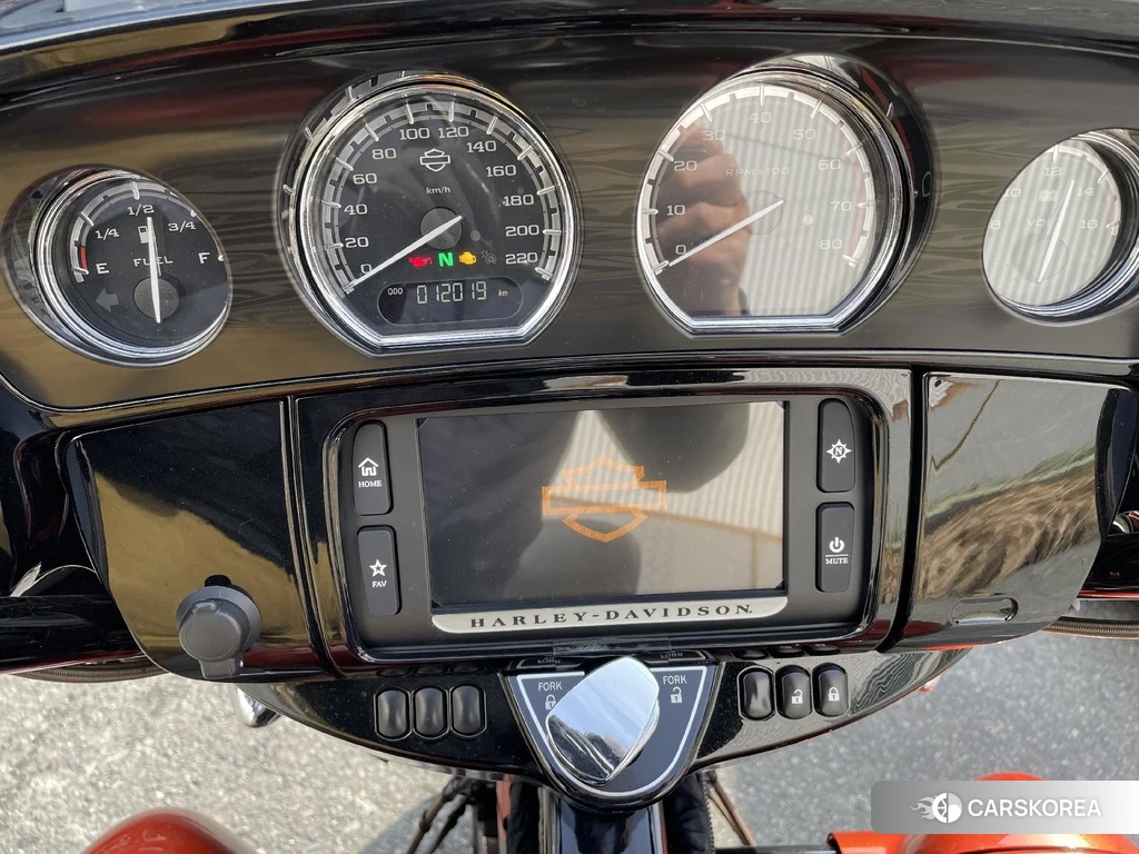 Проданный Harley-Davidson Street Glide FLHXSE1800 CVO 2017 из Японии, фото 2