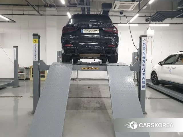 BMW X3 (G01) 2023 Черный из Кореи, фото 2