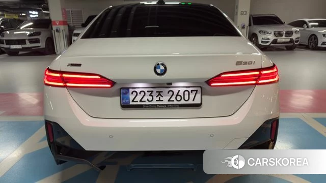BMW 5 Series (G60) 2025 Белый из Кореи, фото 2