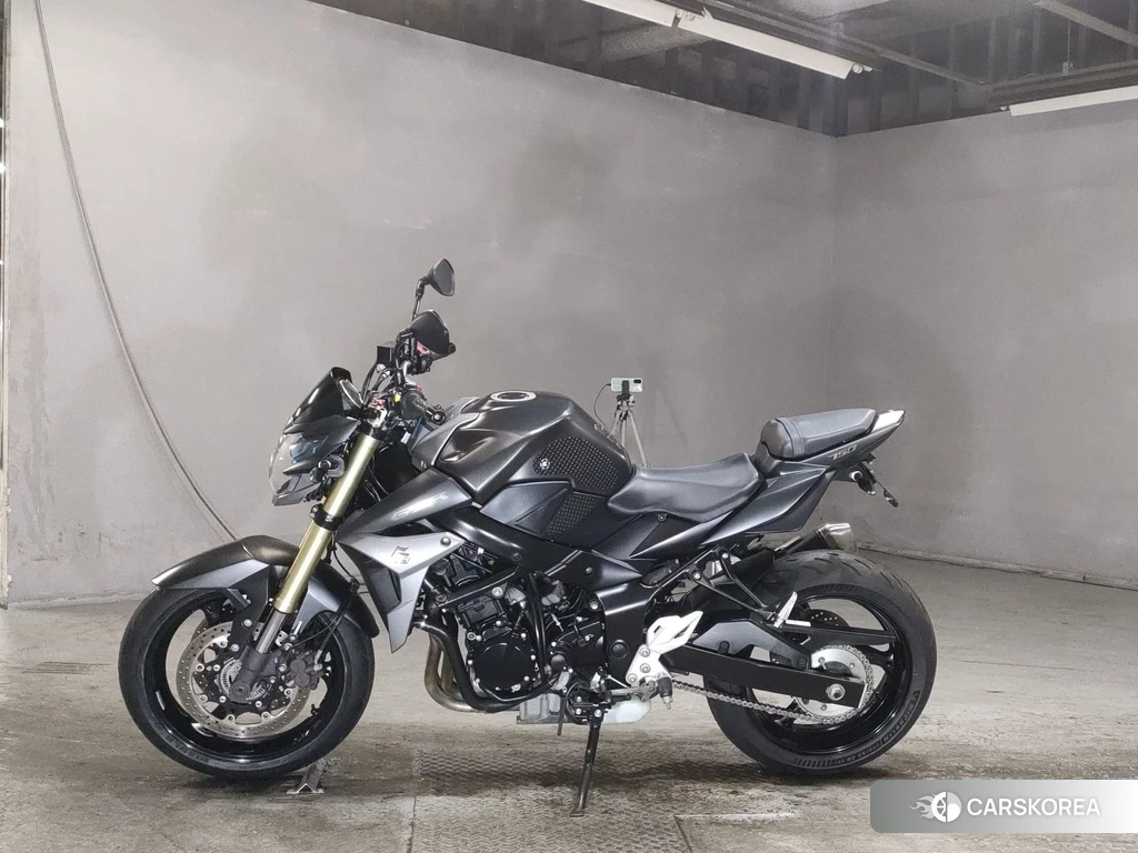 Проданный Suzuki GSR750 2015 из Японии, фото 2