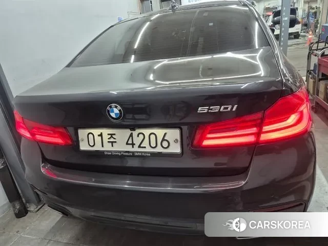 BMW 5 Series (G30) 2018 Серый из Кореи, фото 2