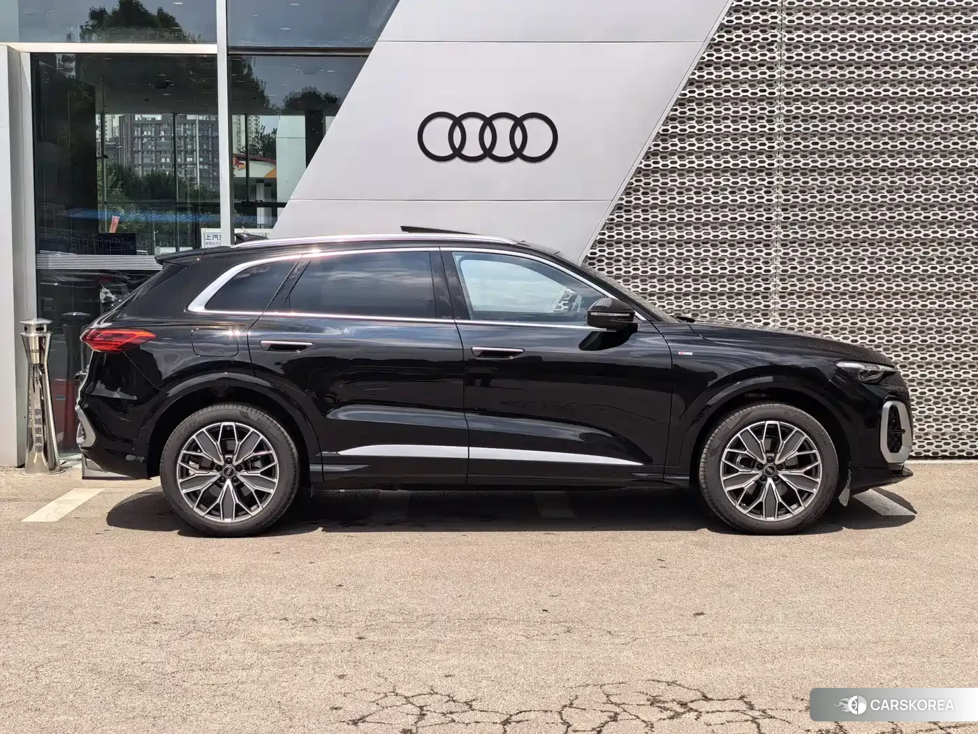 Audi Q5L id 4589487 из Китая 12
