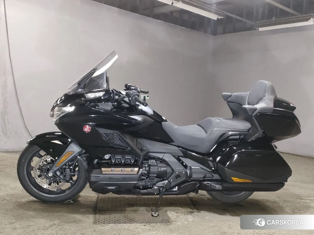 Проданный Honda GL1800 TOUR 2023 из Японии