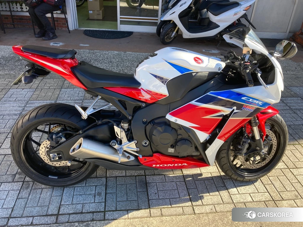 Проданный Honda CBR1000RR 2016 из Японии