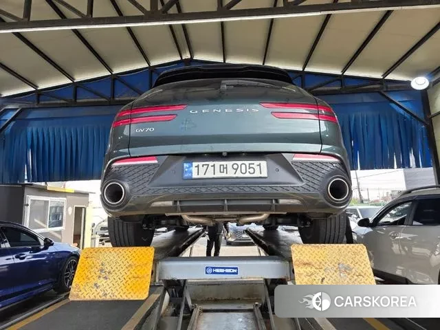 Genesis GV70 2023 Зеленый из Кореи, фото 2