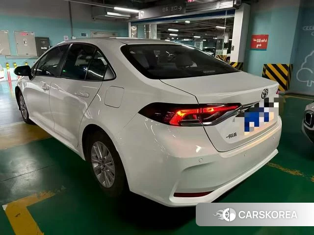 Toyota Corolla 2023 Белый из Китая, фото 2
