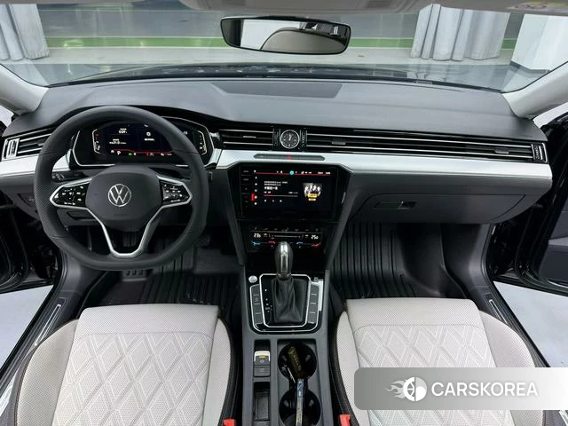 Volkswagen Magotan 2025 Черный из Китая, фото 2