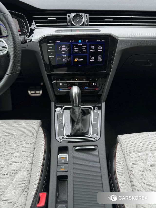 Volkswagen Magotan 2024 Черный из Китая, фото 2