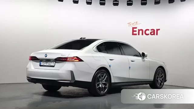 BMW 5 Series (G60) id 3763310 из Кореи 12