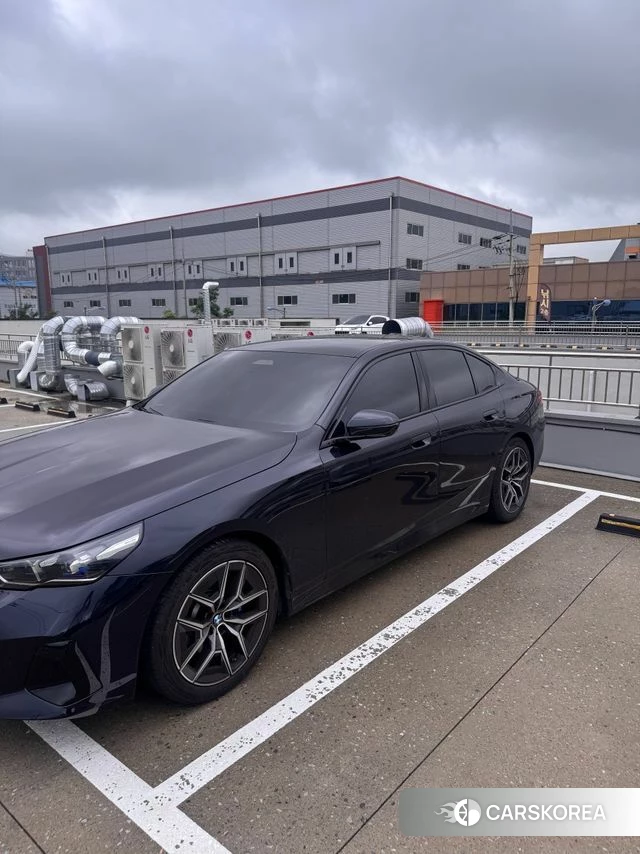 BMW 5 Series (G60) 2026 Черный из Кореи, фото 2