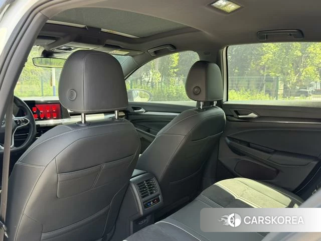 Volkswagen Golf 2022 Белый из Китая, фото 6