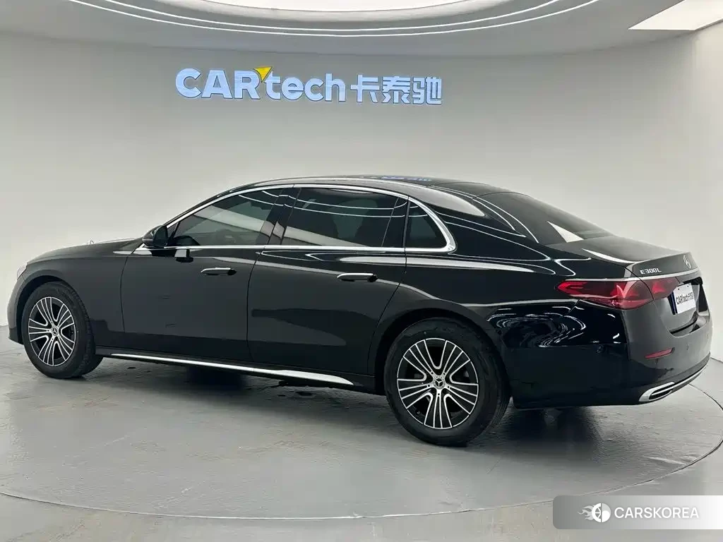 Mercedes-Benz E-Class 2026 Черный из Китая, фото 3