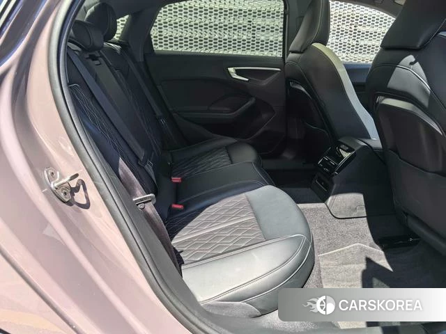 Audi A5L id 4301445 из Китая 12