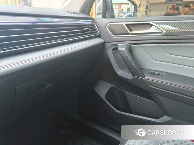 Volkswagen Tiguan L PHEV 2022 Темно-серый из Китая, фото 5