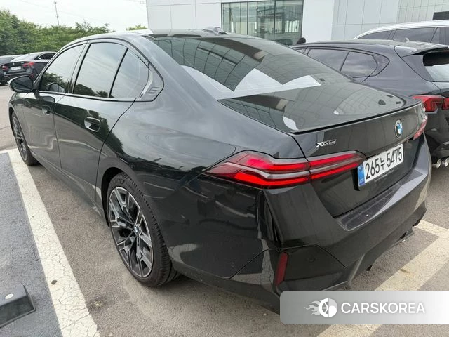 BMW 5 Series (G60) 2025 Черный из Кореи, фото 2