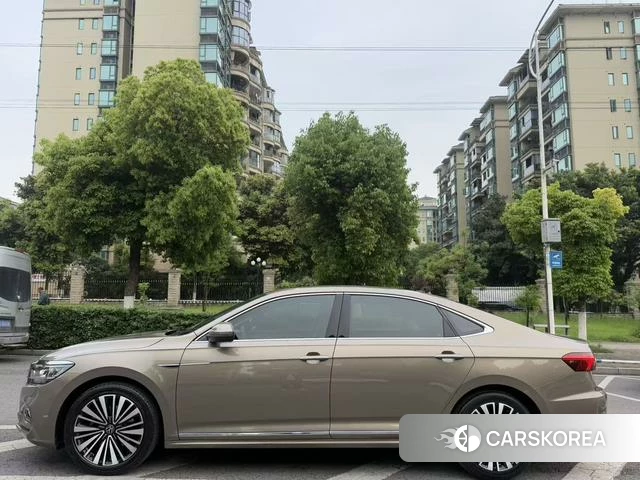 Volkswagen Passat id 4259131 из Китая 12
