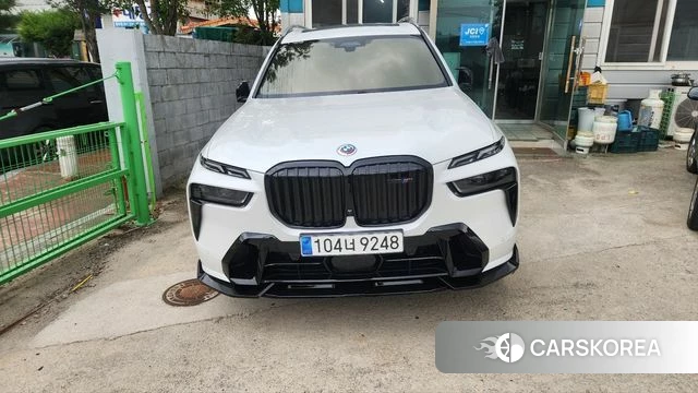 BMW X7 (G07) 2023 Белый из Кореи, фото 2