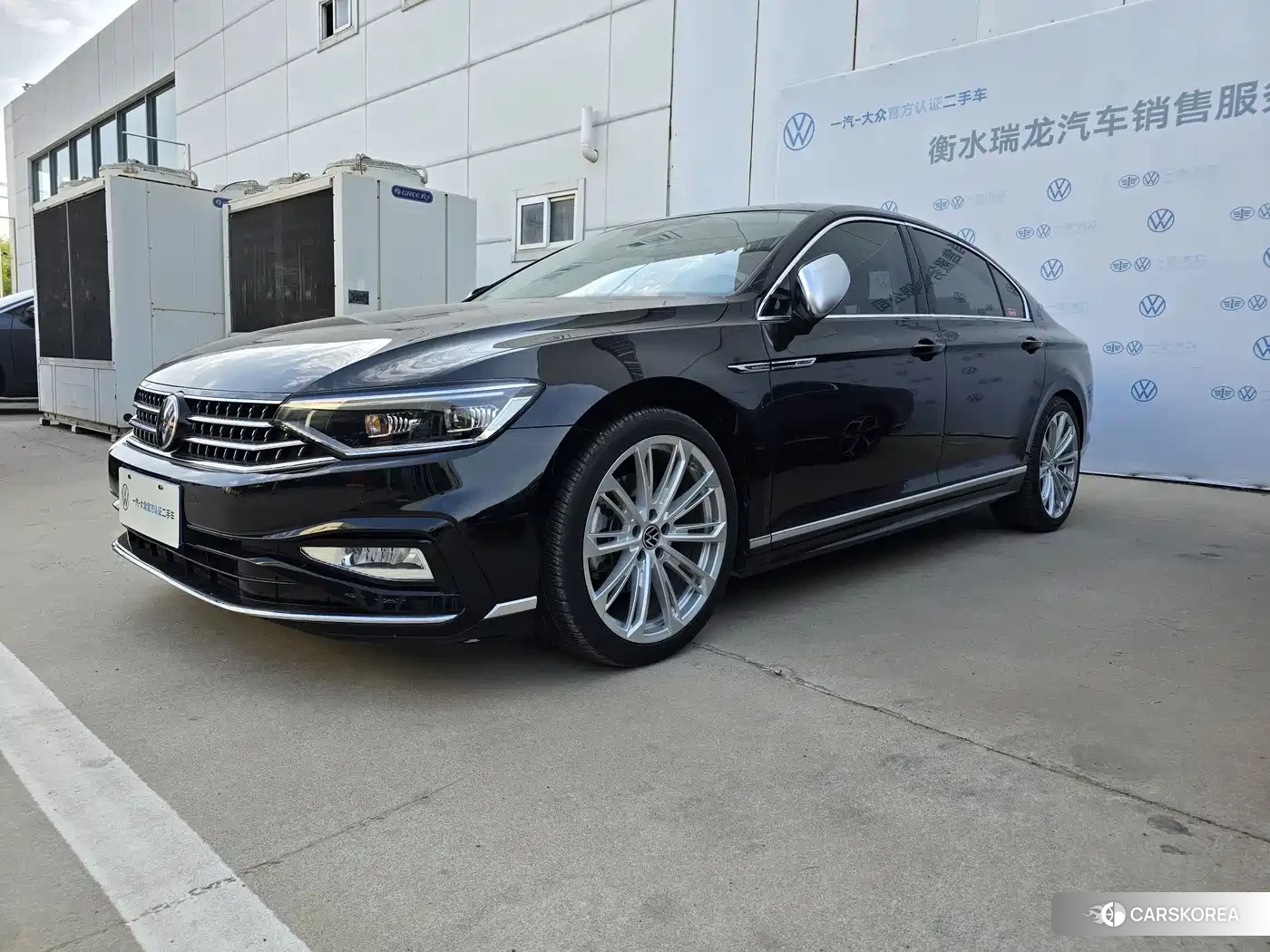 Volkswagen Magotan 2025 Черный из Китая, фото 2