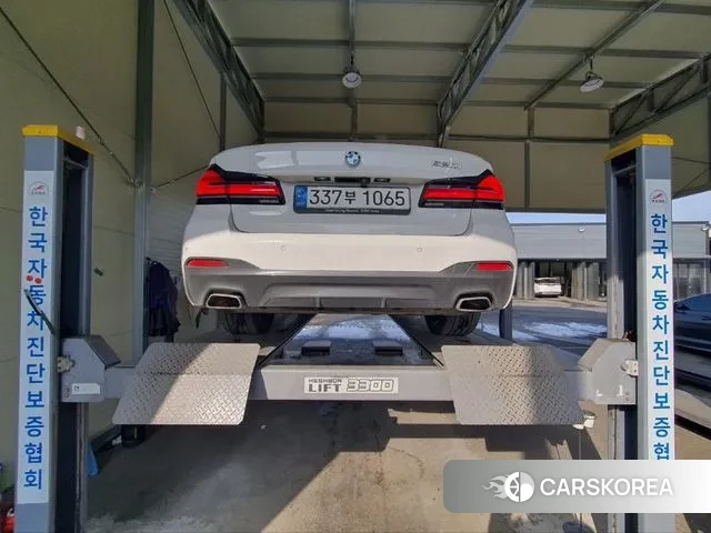 BMW 5 Series (G30) 2022 Белый из Кореи, фото 2