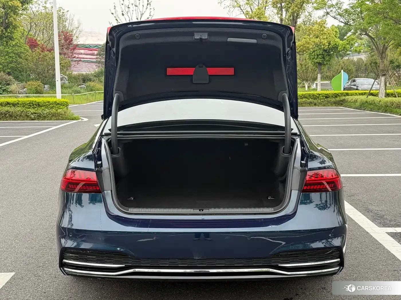 Audi A7L id 4653952 из Китая 9