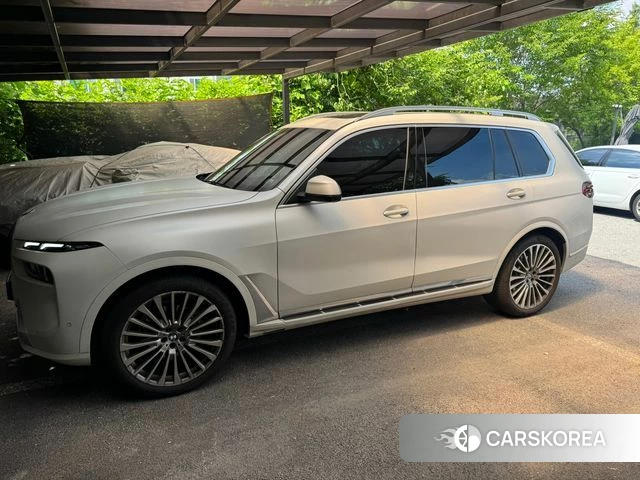 BMW X7 (G07) 2023 Белый из Кореи, фото 2