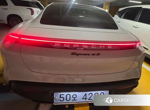 Porsche Taycan 2021 Серебристо-серый из Кореи, фото 2