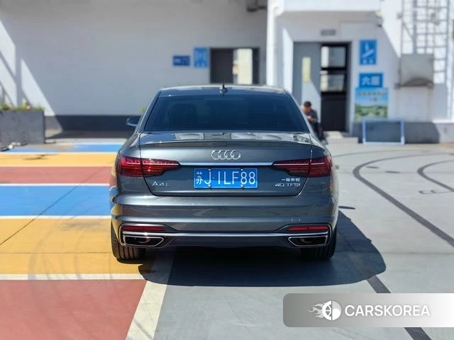 Audi A4L 2022 Темно-серый из Китая, фото 2