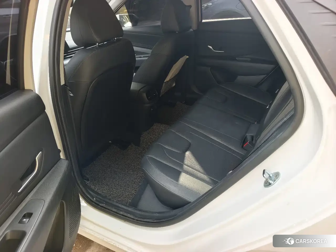 Hyundai Elantra 2023 Белый из Китая, фото 5