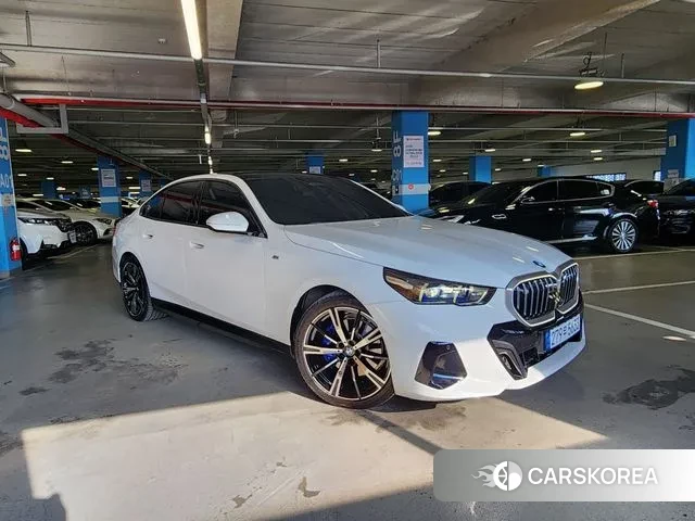 BMW 5 Series (G60) 2025 Белый из Кореи, фото 6