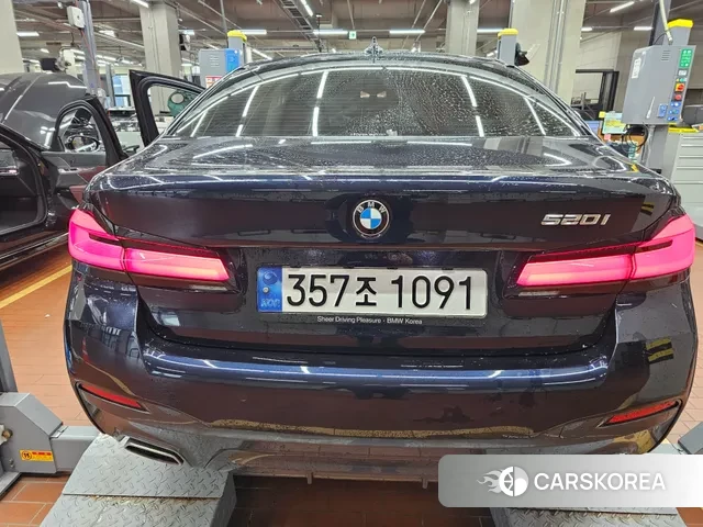 BMW 5 Series (G30) 2022 Черный из Кореи, фото 2