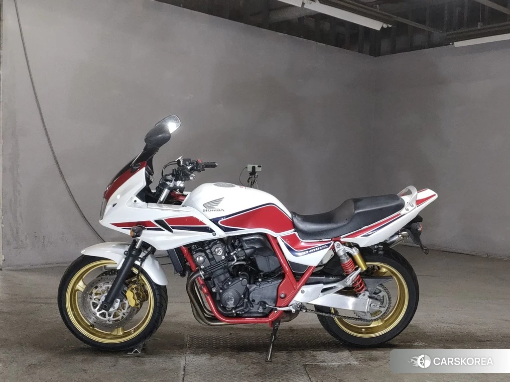 Проданный Honda CB400SF BOLDOR 2011 из Японии, фото 2