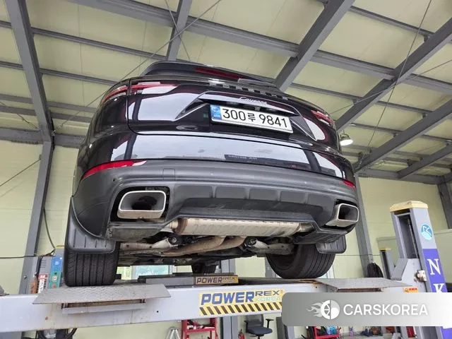 Porsche Cayenne (PO536) 2022 Черный из Кореи, фото 2