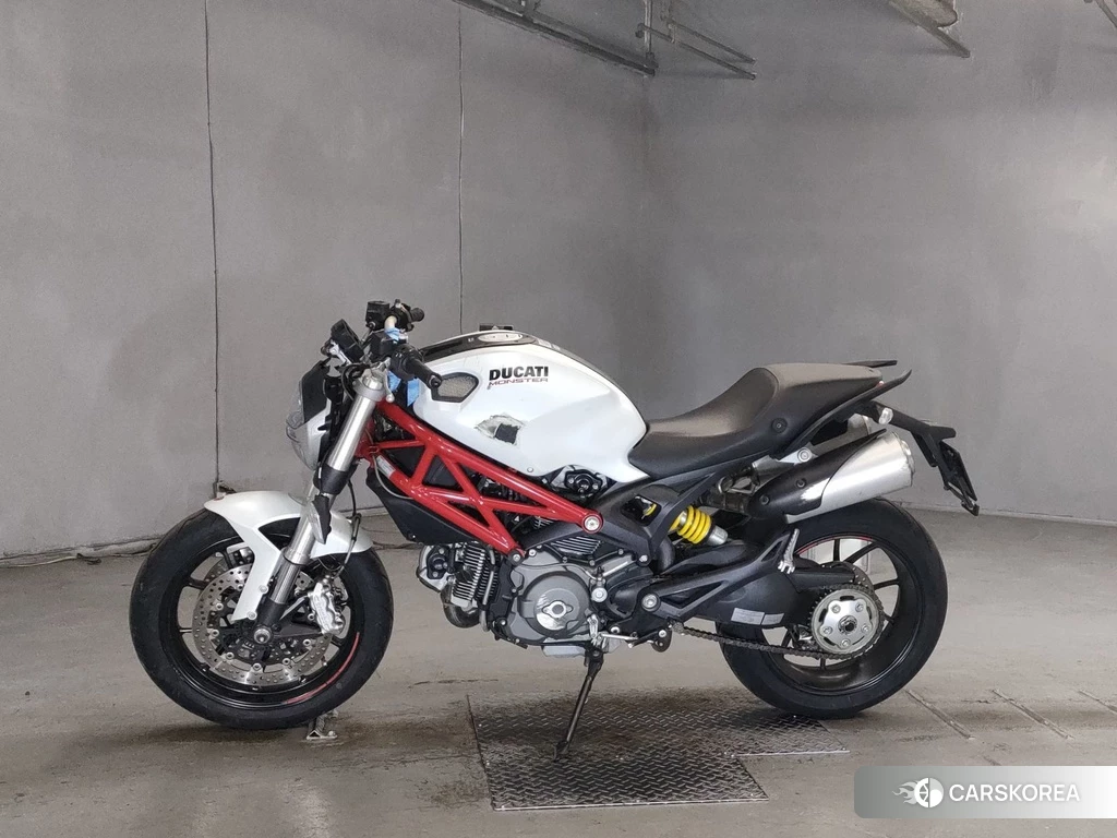 Проданный Ducati MONSTER 796 2011 из Японии, фото 2