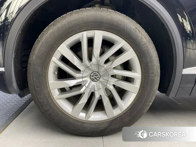 Volkswagen Touareg 2019 Черный из Китая, фото 4