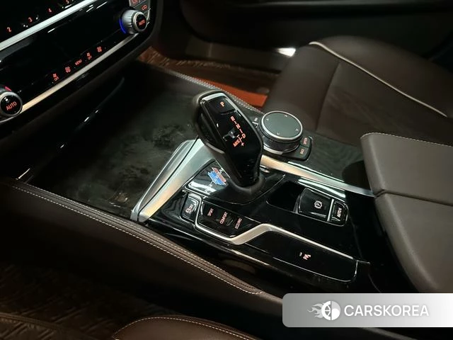 BMW 5 series 2021 Черный из Китая, фото 2