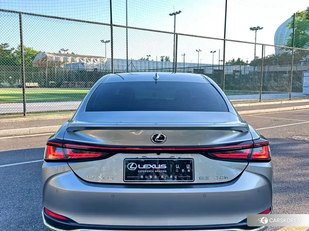 Lexus ES 2025 Silver/gray из Китая, фото 4