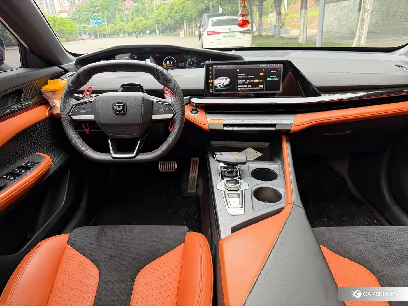Chang'an Changan UNI-V 2023 Белый из Китая, фото 2