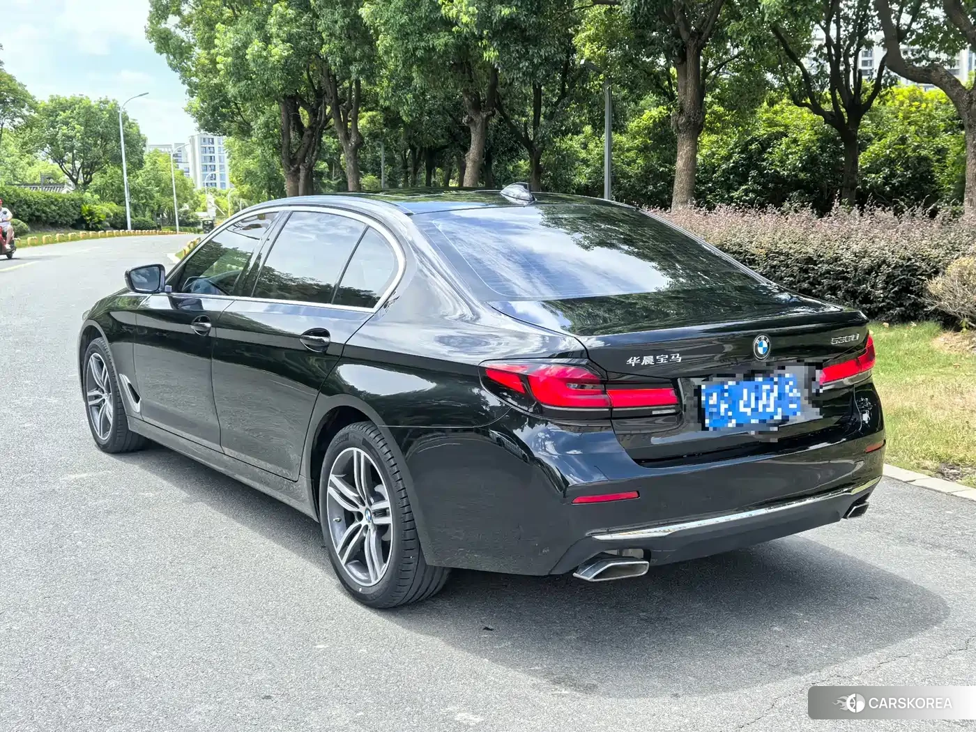 BMW 5 series 2022 Черный из Китая, фото 2