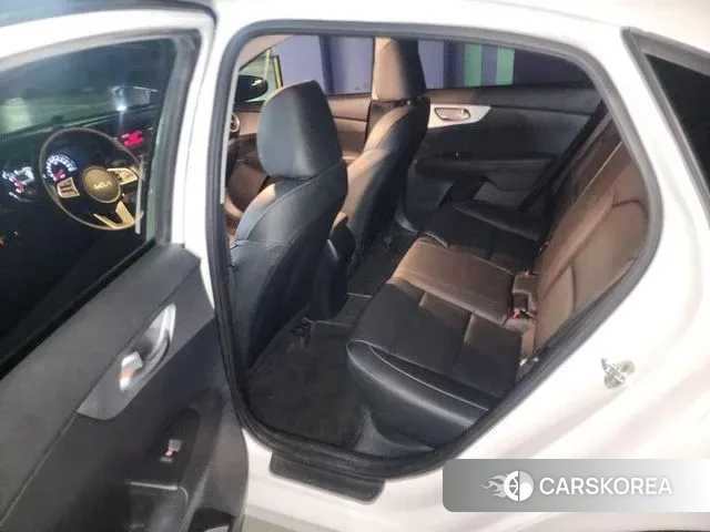 Kia The New K3 2nd generation 2021 Белый из Кореи, фото 2