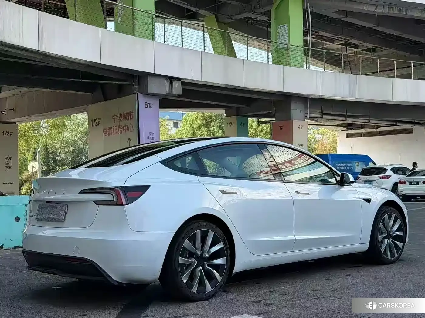 Tesla Model 3 2023 Белый из Китая, фото 2