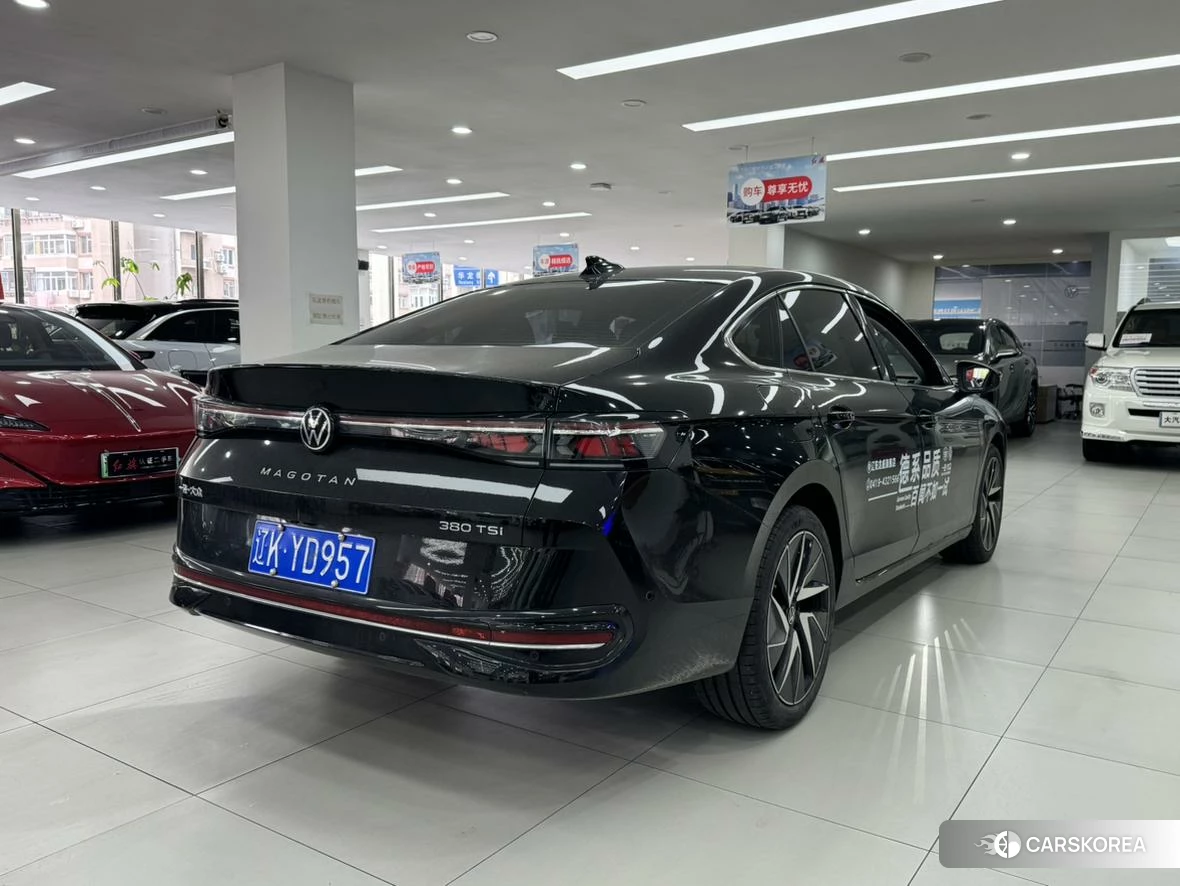 Volkswagen Magotan 2024 Черный из Китая, фото 3