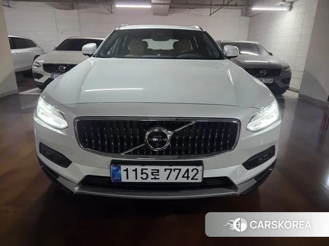 Volvo V90 Cross-Country 2025 Белый из Кореи, фото 2