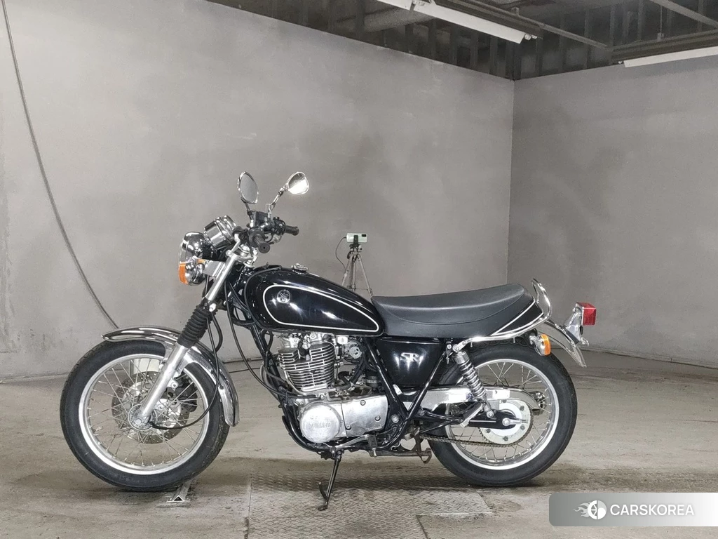 Проданный Yamaha SR 400 2010 из Японии