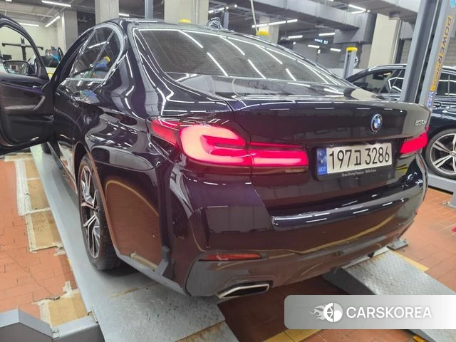BMW 5 Series (G30) 2022 Черный из Кореи, фото 2