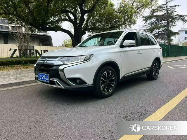 Mitsubishi  Outlander 2019 Белый из Китая, фото 2